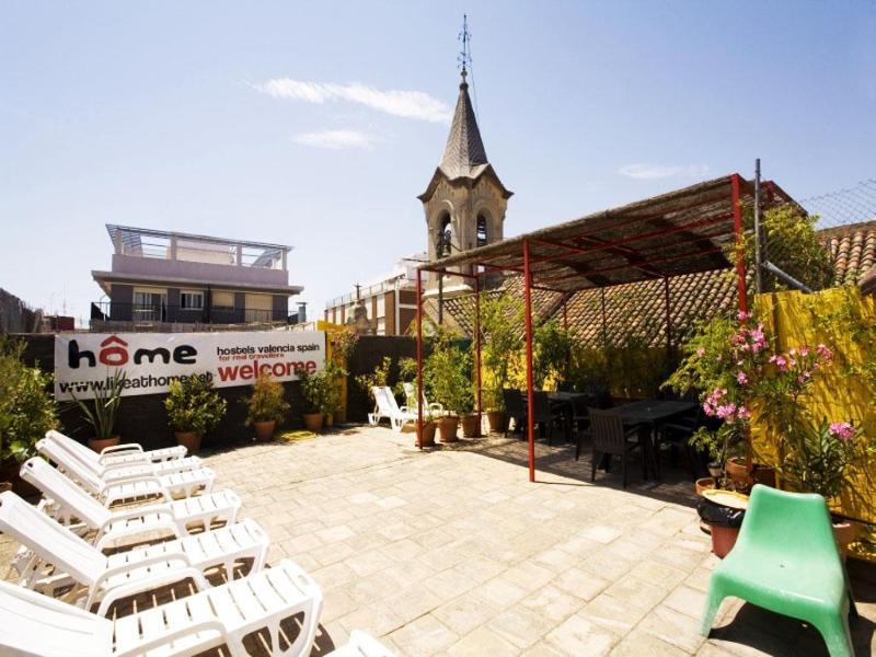 Feetup Backpackers * Valence