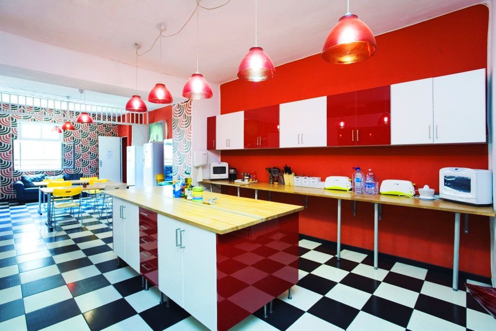Feetup Backpackers * Valence